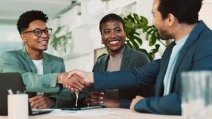 Upsell e cross-sell no marketing local: como aumentar o ticket médio